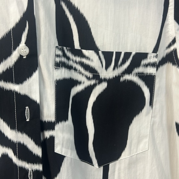 Black and White Floral Button-Up Shirt - Alembika - Picture 5 of 5